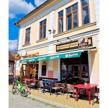 Restaurace Nezarka Lejlighed